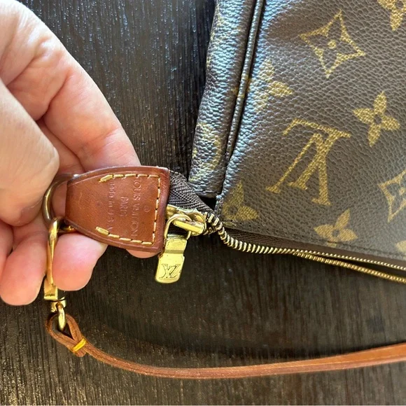Louis Vuitton Monogram Pochette Accessories - Picture 12 of 15